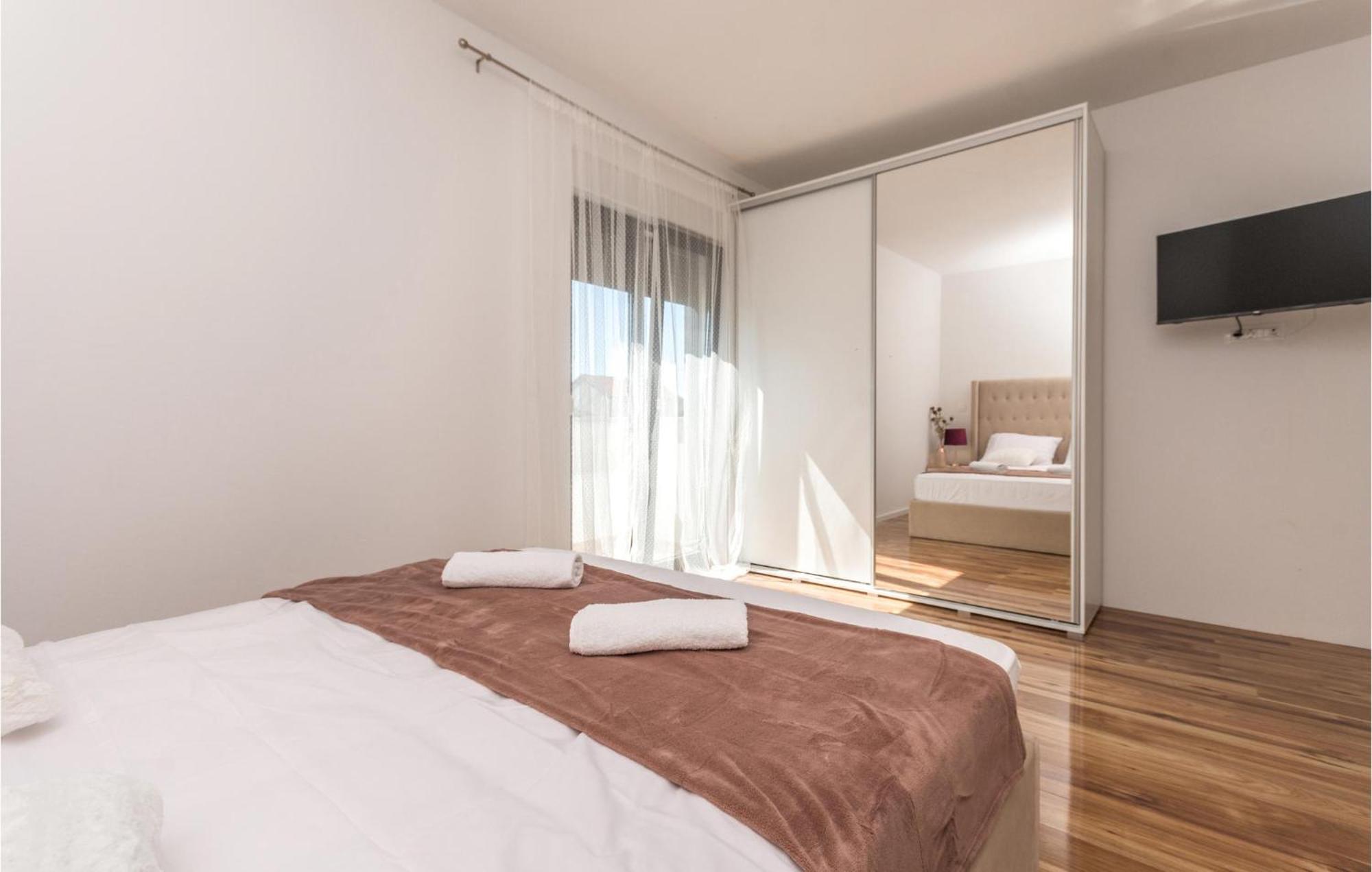 3 Bedroom Beautiful Home In Rastane Donje Donje Rastane エクステリア 写真