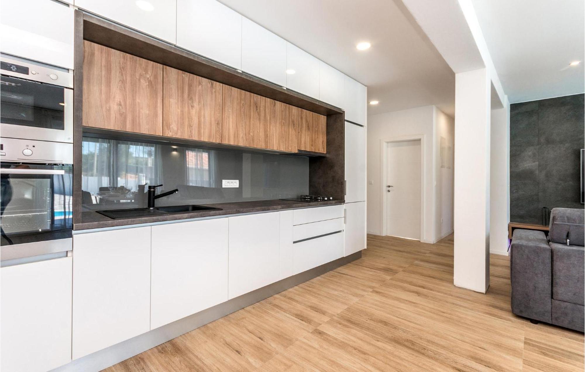 3 Bedroom Beautiful Home In Rastane Donje Donje Rastane エクステリア 写真
