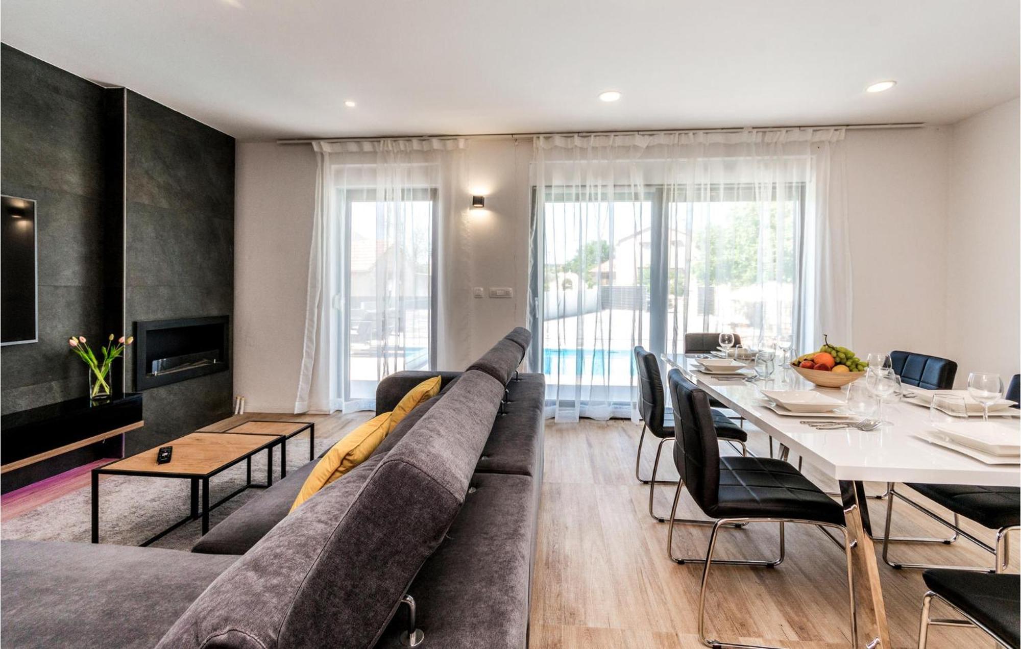 3 Bedroom Beautiful Home In Rastane Donje Donje Rastane エクステリア 写真