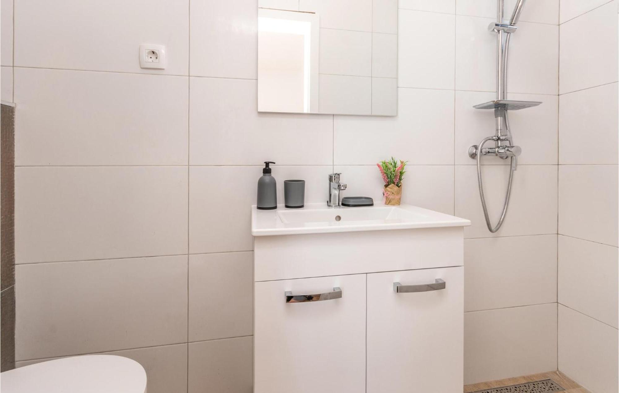 3 Bedroom Beautiful Home In Rastane Donje Donje Rastane エクステリア 写真