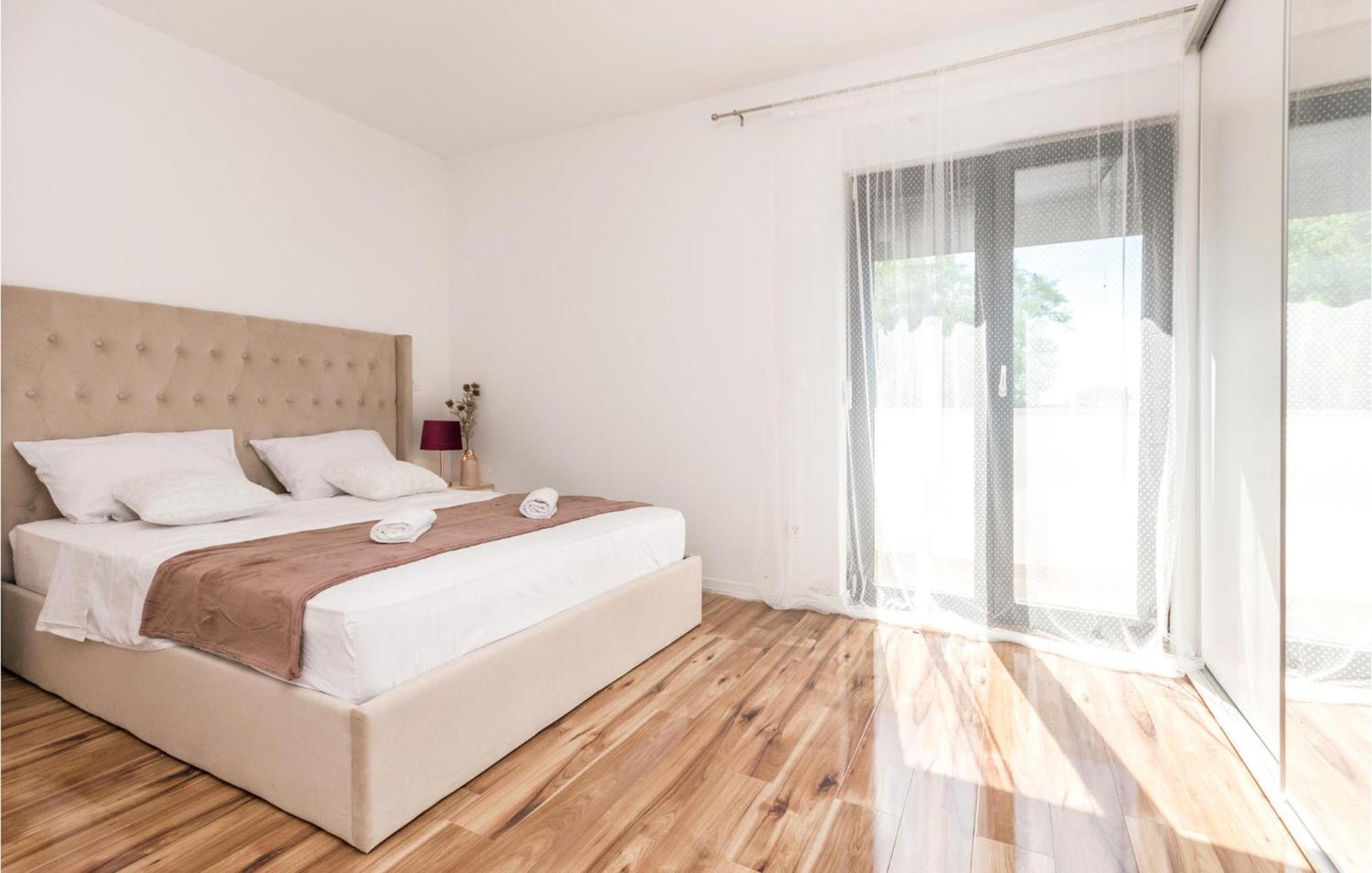 3 Bedroom Beautiful Home In Rastane Donje Donje Rastane エクステリア 写真