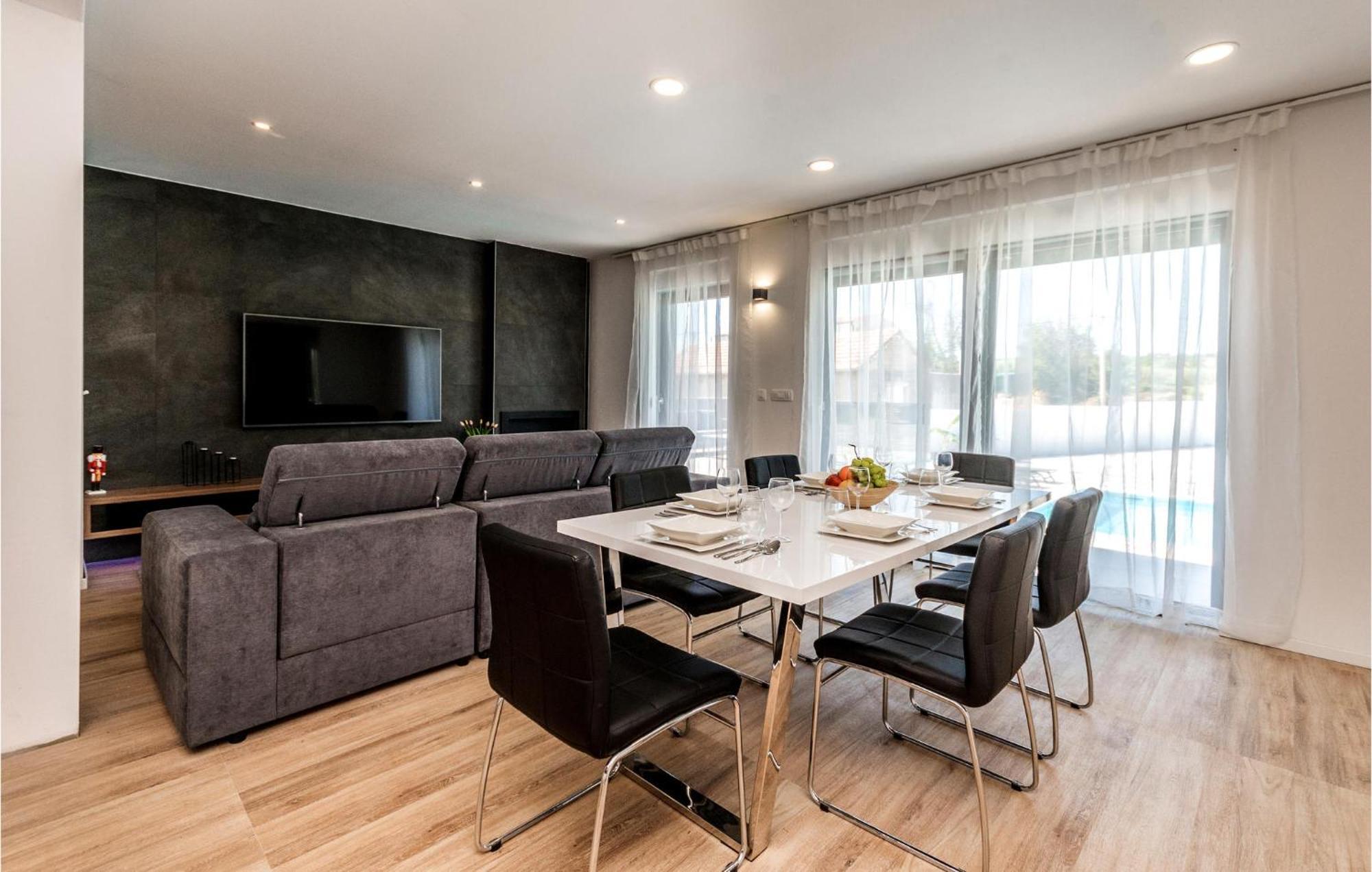 3 Bedroom Beautiful Home In Rastane Donje Donje Rastane エクステリア 写真